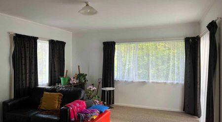 Great Three Bedroom Home, Claridge Street Comm... - Photo 2