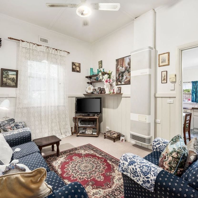 Charming Cottage-Style Home - Photo 1