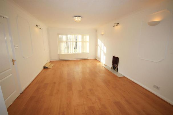 4 bedroom detached house to rent - Photo 1