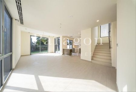 Ready to Move | Spacious | Near Amenities - Photo 2