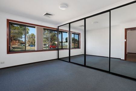 Neat Family Home - Photo 2