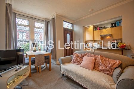 4 Bedroom Mid Terraced House for rent in Morris Grove - Photo 3