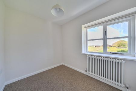 2 bedroom semi-detached house to rent - Photo 2