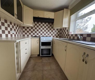 2 bedroom semi-detached house to rent - Photo 5