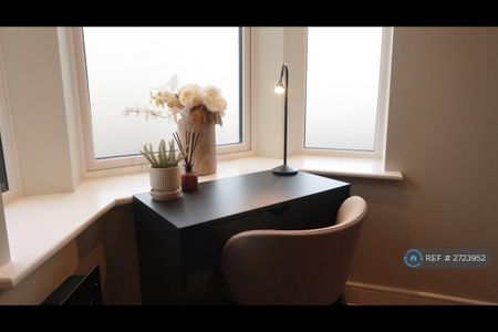 1 bedroom in a house share to rent - Photo 4