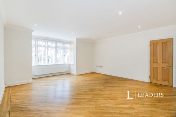 6 bedroom house to rent Beresford Road, Cheam, Sutton, SM2 - Photo 1