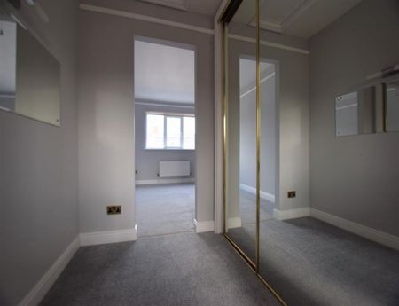 3 Bedroom Terraced To Let - Photo 3