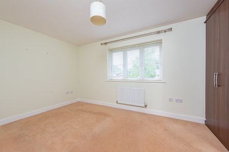 Woodvale Road, Farnborough, Farnborough, GU14 - Photo 5