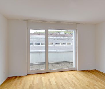 Traumhafte Aussicht auf 46 m² Terrasse geniessen! - Photo 2