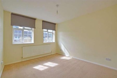 Crown Court, Horn Park Lane, Lee, London, SE12 - Photo 2