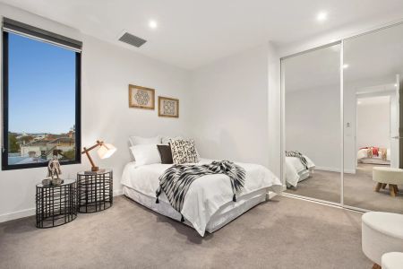 Spacious Apartment in the heart of Richmond! - Photo 4