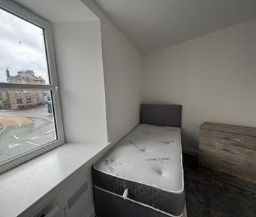 3 bedroom flat to rent - Photo 1