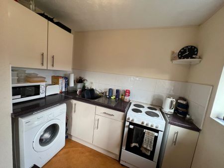 1 Bedroom Flat / Apartment - Byron Road, Eastleigh - Photo 4