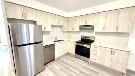 For Lease - 56B East Drive Unit# Unit 4, Toronto, Ontario - Photo 3