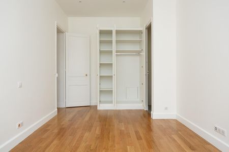location Appartement T6 DE 240.95m² À PARIS - Photo 3