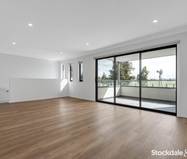 Modern Townhouse Living! - Photo 2