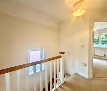 3 bedroom House To Let Total Size: 1054 SQ FT - Photo 2