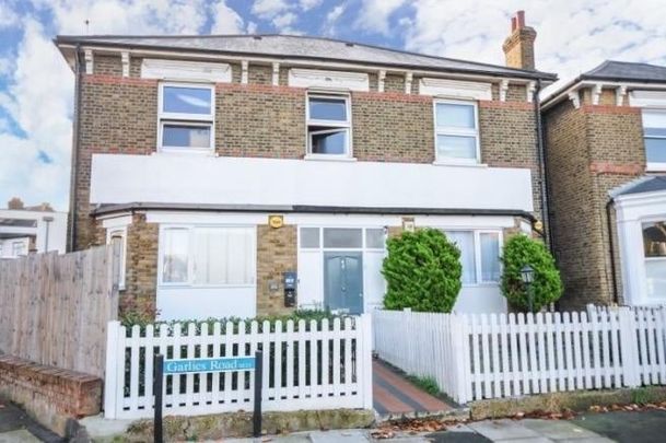 2 Bed Flat, London, SE23 - Photo 1