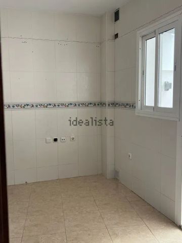 Alquiler de chalet adosado en CL Austria - Photo 3