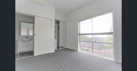 Near New 3 Bedrooms Villa Located In West Ryde - Photo 4