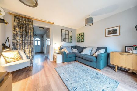 2 bedroom end of terrace house to rent - Photo 2