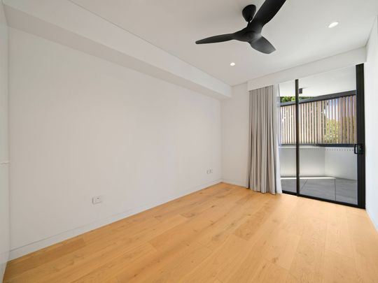 Brand New One Double Bedroom Apartment with Sunny Terrace and Parking - Photo 1