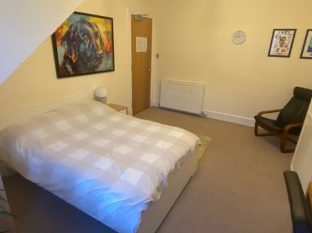 4 bedroom terraced house to rent - Photo 5