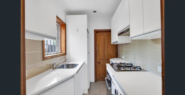 CHARMING PADDINGTON TERRACE IN WALK-EVERYWHERE LOCATION - Photo 1