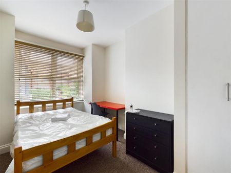 3 bedroom flat to rent - Photo 3
