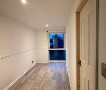 Sycamore Close - Photo 3