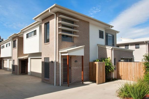 Stylish Three-Bedroom Townhome in Prime Location - Photo 1