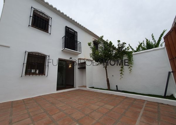 Ref 19790 – **LONG TERM RENTAL** -Great opportunity to live in the best urbanization in Fuengirola: PUEBLO LOPEZ