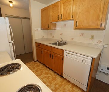 Sunset Manor - Photo 6