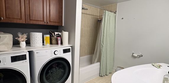 À Louer – Grand 4½ Rénové à Cartierville - Photo 2