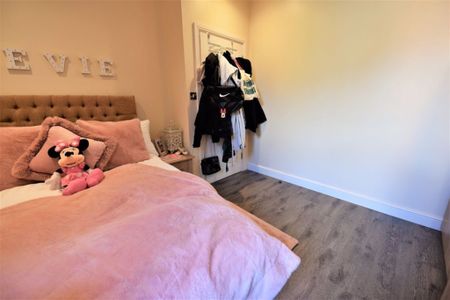 2 bedroom Flat in Otley Road, Leeds - Photo 3