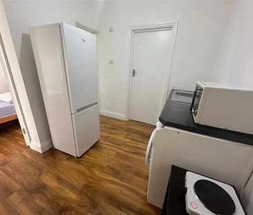 1 bedroom in a house share to rent - Photo 6