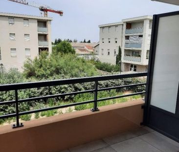 T2 AVEC PARKING ET BALCON - Photo 3