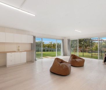 Morden Renovated House in Helensvale - Photo 4