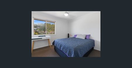 Spacious Family Living in Peaceful Elanora - Photo 4