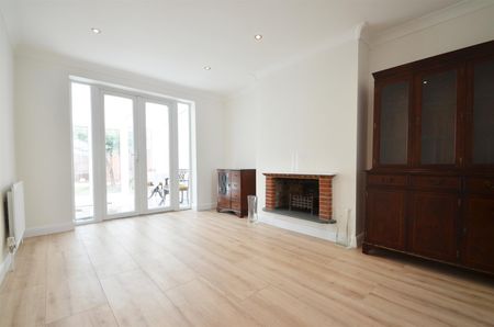 Collins Drive, Ruislip, HA4 - Photo 4