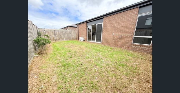 Modern Family Home in Tarneit with 3 Bedrooms - Photo 1