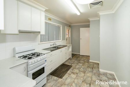 SPACIOUS 3 BEDROOM HOME WITH GENEROUS OUTDOOR AREA - Photo 3