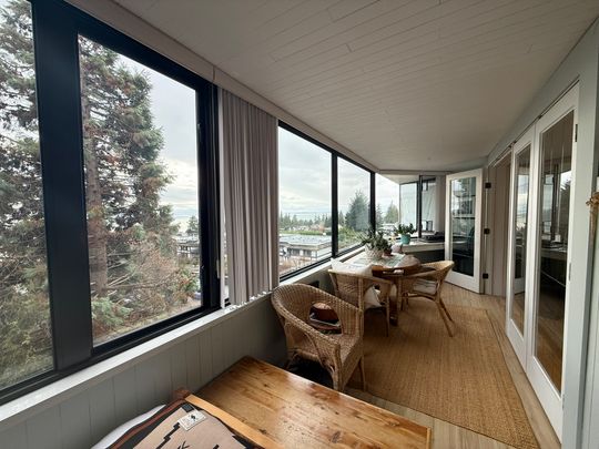 Stunning South-Facing-Ocean View Concrete Building - 1 Bedroom/DEN, 1 Bathroom (Option Furnished) - Photo 1