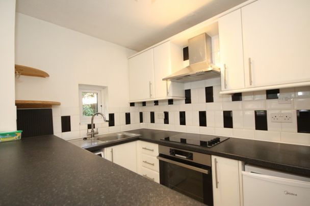 Hurlford, Woking - Photo 1