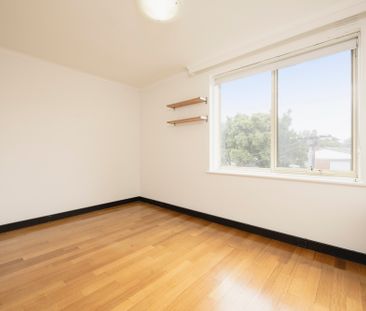 4/6 Raith Court, St Kilda East VIC 3183 - Apartment For Rent | Domain - Photo 3