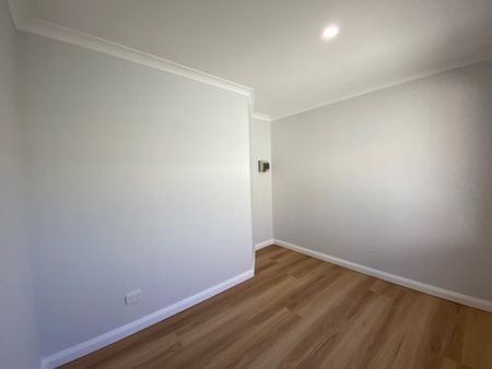 FULLY RENOVATED 3X1 IN A OVER 55’s COMPLEX - Photo 3