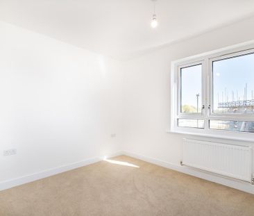 2 bedroom end of terrace house to rent - Photo 2