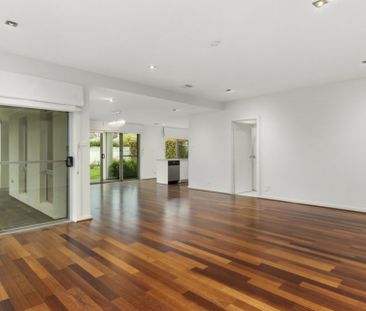 14 Nathan Street, Deakin ACT, Belconnen - Photo 3