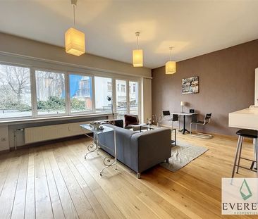 Place Stéphanie : Beau studio MEUBLE rénové avec petite Terrasse! - Foto 4