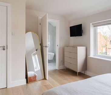 Impeccably built six-bedroom house share, designed for modern Cambr... - Photo 5